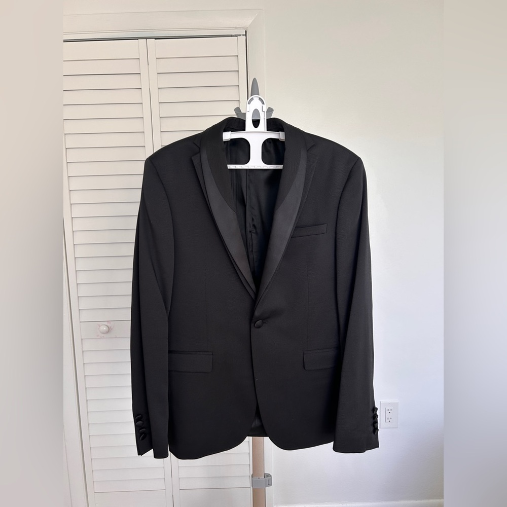3-piece black tuxedo wedding and business suit with removable collar - Picture 1 of 16